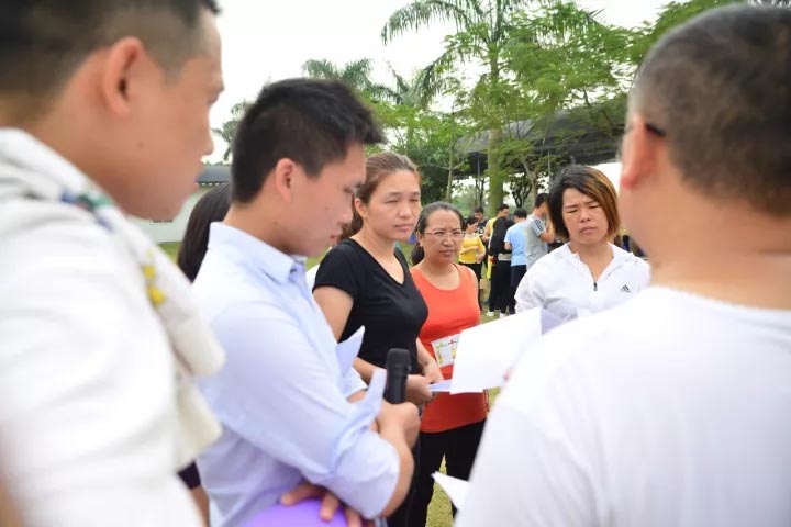 口哨發(fā)令、旗幟落下，比賽的完美呈現(xiàn)，離不開裁判員的辛苦付出，低調(diào)是他們的代名詞