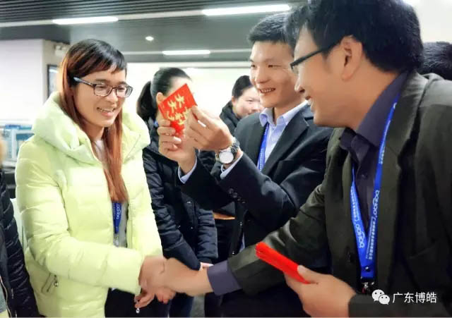 收到禮物的女神們心情就像被全世界寵愛著一般！