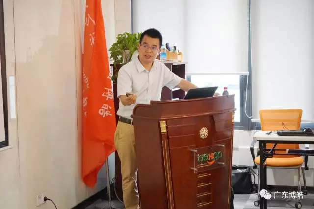 金陵力聯(lián)思有限公司工程師徐秀華講解《樹脂、膠衣產(chǎn)品知識(shí)及應(yīng)用》